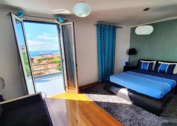 O Farol Do Funchal (Madeira)