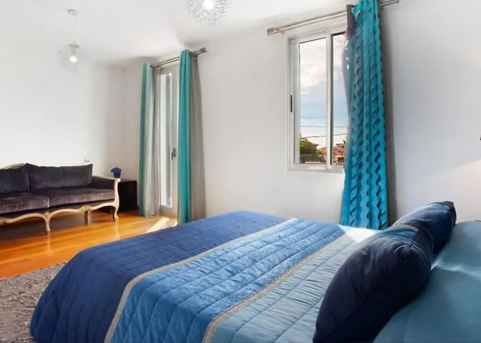 O Farol Do Funchal (Madeira)